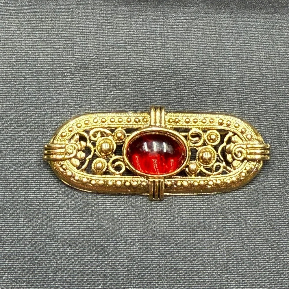 Vintage Art Deco Style Red Resin Cabochon Gold Tone Brooch 70s-80s